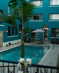 Our Hidden courtyard pool at The Allison in Franklin Village is ready for  the Holiday Season 🎄🎄🎄swipe right to see this newly renovated and  upgraded finishes that blend perfectly in the hip