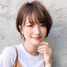 さり気なく大人感 小顔感up 丸顔さんに似合う 旬顔ショートボブ を作るコツ 2020 ショートボブ 丸顔 シースルー ボブ ショート のヘアスタイル