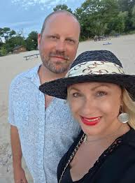 I've driven past this zoo a 100 times visiting my family since I moved to  lower Michigan and have never stopped. What a great little zoo! So clean,  animals are well taken