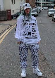Der Stil Von Billie Eilish Outfit Ideen Outfit Sweatshirt