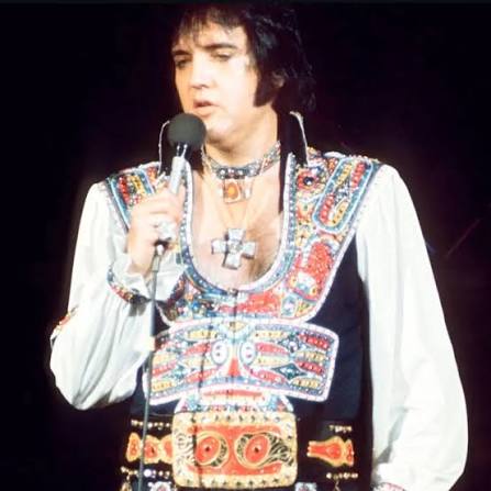 48 năm trước ngày hôm nay, Elvis Presley qua đời ở tuổi 42 tại nhà của ông  tại Memphis, Tennessee, tại Graceland. @elvis @visitgraceland #elvispresley  #elvis #music #rip