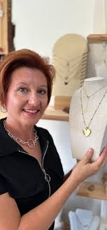 Les filles font craquer les mecs dans la Villa de LittleAngel - TuKif - la.villa  little angel leak