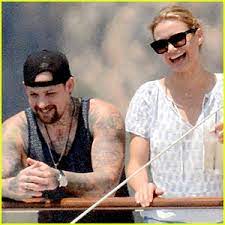 Cameron diaz and benji madden are celebrating their sixth wedding anniversary today, after benji proposed with an initial engagement ring back in december of 2014. Cameron Diaz Benji Madden Release Statement Confirming Wedding Benji Madden Cameron Diaz Just Jared