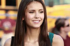 The Vampire Diaries, perchè nella serie Elena è completamente diversa  rispetto ai libri?