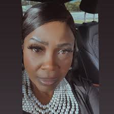 🎬 green book:In 1962, tough bouncer Frank "Tony Lip" Vallelonga searches  for work while his nightclub is closed for renovations. The most promising  offer turns out to be the driver for African-American