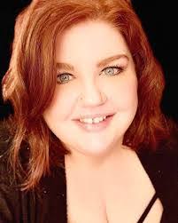 Mandi Thomas's Instagram, Twitter & Facebook