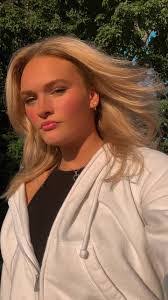 Ella Harman's Instagram, Twitter & Facebook