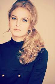 10 Easy Hairstyles Every Busy Woman Needs To Try Interview Hairstyles Job Interview Hairstyles Hair Job