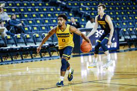 Michigan Basketball Beats Detroit Mercy 82 75 In Closed Scrimmage Michigan Sports Michigan Basketball