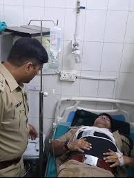 (Dehradun Police Encounter-1 Shot Dead) देहरादून में देर रात लूट से मचा हड़कंप, पुलिस एनकाउंटर में एक बदमाश ढेर, थाना  प्रभारी घायल देहरादून। शहर के प्रेमनगर क्षेत्र में बीती देर ...