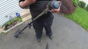 I have a holy tree i trim, and i just cat reach the middle of the top of it anymore with my current battery trimmer. Kobalt 40v Straight Shaft Weed Wacker Edger Trimmer Battery Powered 1 Year Review 4k Action Vid Youtube