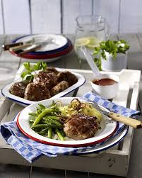 Unser Beliebtes Rezept Fur Frikadellen Zu Rostzwiebel Kartoffelpuree Und Grunen Bohnen Camping Und Mehr Als 55 0 Rostzwiebeln Rezepte Rezepte Mit Frikadellen