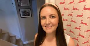 Laura shares her decluttering journey >>> The Declutter Hub