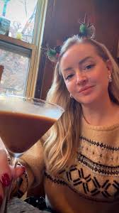 It's that time of year where I take a selfie of myself looking Christmas-y,  post it to socials & call it my holiday card 🎄