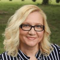 Renee George's Instagram, Twitter & Facebook