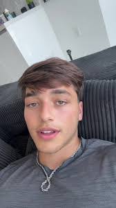 Fern Ryan's Instagram, Twitter & Facebook