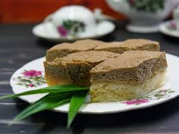 Lapisan bawah kuih seri muka diperbuat dari beras pulut, manakala lapisan atasnya berasaskan telur dan santan kelapa serta pewarna pandan. Resepi Kuih Tok Aji Serban Kuih Tradisi Terengganu Daridapur Com