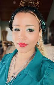 Stef Parker's Instagram, Twitter & Facebook