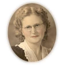 Elizabeth Caple's Instagram, Twitter & Facebook