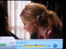 The braided hair bow hairstyle. Wow Or Wtf Serena S Braid Bow On Gossip Girl Glamour