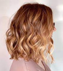 50 Gorgeous Wavy Bob Hairstyles With An Extra Touch Of Femininity Wavy Bob Hairstyles Copper Blonde Balayage Strawberry Blonde Hair