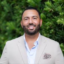 Louis Urbina, Real Estate Agent - Compass
