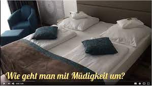 Morgens sofort aufstehen ohne zu snoozen. Morgens Nicht Aus Dem Bett Kommen Abends Todmude Ins Bett Fallen Mein Rheuma Wird Erwachsen