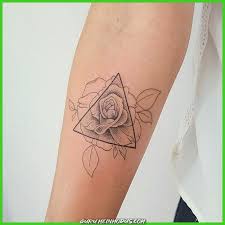 1 1001 Flower Tattoo Ideen Und Informationen Zu Deren Einfluss Guru Meinmodus Com Blumen Tattoo Ideen Blumen Tattoo Tatowierungen