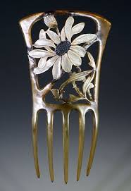 Georges Pierre An Art Nouveau Painted Horn Comb With Daisy Design Signed Gip Bijoux Art Nouveau Fleurs Art Nouveau Bijoux Cheveux