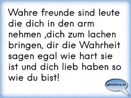 Wahre Freunde Sind Leute Die Dich In Den Arm Nehmen Dich Zum Lachen Bringen Dir Die Wahrheit Sagen Egal Wie Hart Sie I Osterreichische Spruche Und Zitate