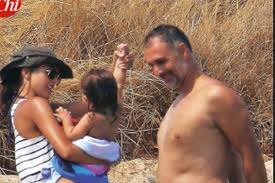 Voglio più tempo per me, lui è perfetto per il ruolo. Raoul Bova Ingrassato E Brizzolato Al Mare Con Rocio E Luna Zz7 Curiosita News Ed Informazioni