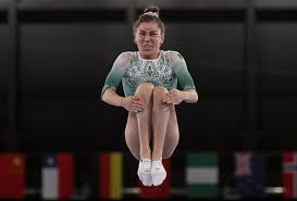 Dafne navarro de 25 años de edad y originaria de guadalajara, resplandeció en su debut de los juegos olímpicos tokio 2020 con un leotardo verde, convirtiéndose en una deportista histórica al competir en gimnasia en trampolín, clasificando a las finales al obtener la octava posición con 99.850 puntos. Ugc5dowvfn6yjm