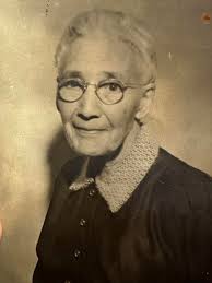 Today we're sharing a wonderful photograph of an extended Abbass family  gathering at their family property in Ben Eoin, ca. 1948. Photograph by  Abbass Studios. Reference Number: 664.1. A special thank you