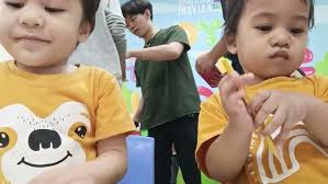 eeeh nadia akmal rame amat lagi pada ngapain ya