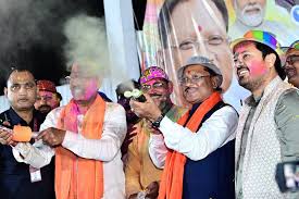 रंगों की बौछार, अबीर-गुलाल की महक और आत्मीय मुस्कानों के बीच आज रायपुर के  बीरगांव में होली मिलन समारोह उल्लास और अपनत्व से सराबोर रहा ...