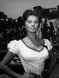 Here are 13 of her best looks ever. In Honor Of Sophia Loren S Birthday Here Are 7 Ways To Dress Like A Bombshell This Fall Vogue