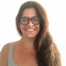 Y un día, después de casi 6 años, me toca despedirme de la UADE. Un espacio  que me formó, no sólo como profesional, sino que me hizo crecer cómo  persona. Una segunda