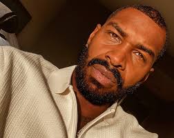 When I made the decision to break free from bad habits that were weighing  me down, something shifted. I started to see clearer, feel better, and want  better. It's like the blindfold