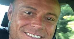 Øjeblikket hvor du finder ud af at Ronnie Garner har flere fans end Brøndby  : r/Denmark