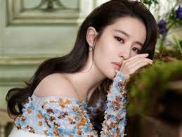 Tin tức 'dưa' Cbiz ngày 19/11/2024: Dương Michj tích cực liên hệ với các dự  án điện ảnh, Trần Hiểu hút thuốc nhiều khiến phổi bị tổn thương?