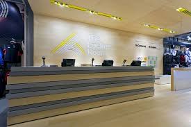 The Locker Room By Foot Locker Store By Dalziel And Pow Uk Store Design Sport Athletic Apparel Cashwrap Cashdesk Locker Room Foot Locker Room