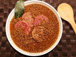 Ricetta Lenticchie E Cotechino Piatto Portafortuna Lenticchie Ricette Cibo Etnico
