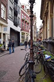 Бургундские нидерланды (1384—1482) большая часть нынешних нидерландов и бельгии была объединена герцогом бургундии в 1433 году. Oboi Lyudi Ulichnyj Arhitektura Velosiped Zdanie Sredstvo Peredvizheniya Doroga Turizm I Otdyh Niderlandy Evropa Amsterdam Kanal Ezda Na Velosipede Gollandiya Infrastruktura Peshij Centr Goroda Puteshestvovat Vid Na Gorod Street View M