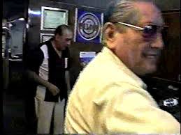 PARTE I- DON ABRAHAM FALCON GARCIA OBSEQUIA UNA GUITARRA A DON OSCAR AVILÉS  ARCOS.