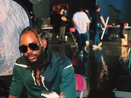 The video stars adekunle gold 's wife, simi. Dvd Xyp6dx9 Sm