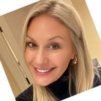 Heidi Sanders's Instagram, Twitter & Facebook