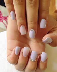 Uñas sencillas con degradado plateado esta diversidad también influirá en la forma de uña que cada mujer seleccione. Unas Acrilicas Sencillas Escultural Morado Lila Swarovski Piedra Tornasol Glitte Disenos De Unas Acrilicas Manicura De Unas Arte Para Unas Cortas