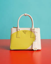 Prada Galleria: Chiếc túi đến từ "sự xa xỉ thầm lặng" - Modern Collectible