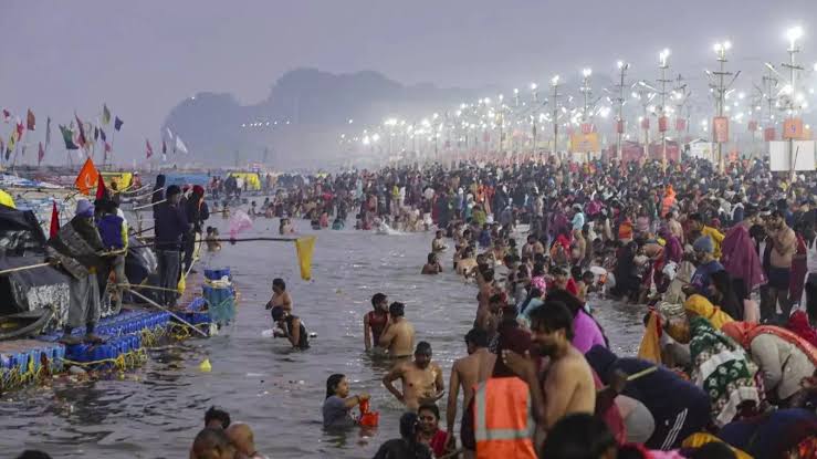 Magh Mela 2027 में बड़ा बदलाव, संगम में पहली बार दंडी संन्यासियों के ‘देव अमृत स्नान’ की तैयारी 5 images?q=tbn:ANd9GcTJFKn925bBSi15NOjtnW9fDrsQpWIwgGLgAiNaCLjnDC6GLJiSB76WgA8&s=1051 v