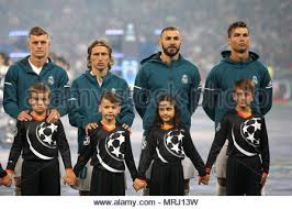 Toni kroos, luka modric y casemiro no coincidían sobre el césped desde el 21 de enero en el duelo liguero que le enfrentó al málaga. Real Madrid S Left Right Toni Kroos Luka Modric Karim Benzema And Cristiano Ronaldo Line Up Prior To The Uefa Champions League Final At The Nsk Olimpiyskiy Stadium Kiev Stock Photo Alamy